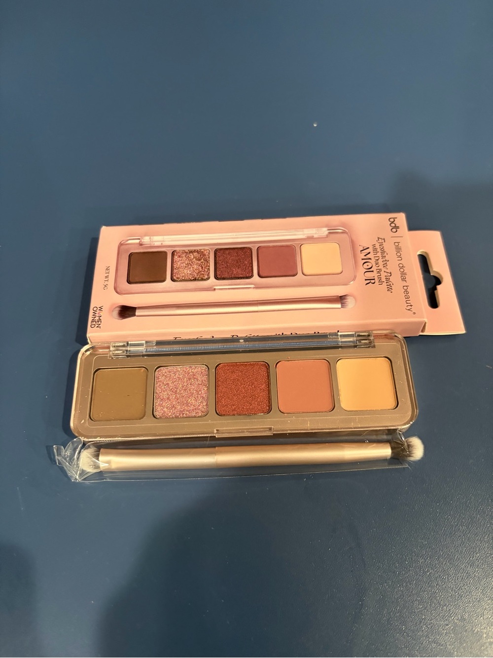 5-Color Eyeshadow Palette in Pink and Neutral Tones